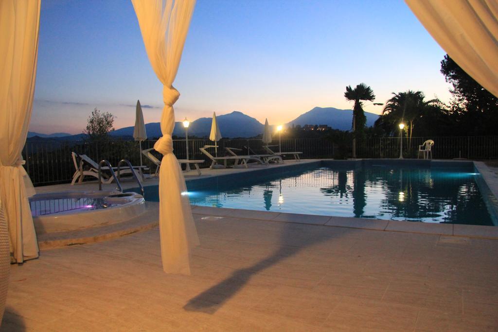 Anthos Casa Vacanze Sant'Omero ภายนอก รูปภาพ
